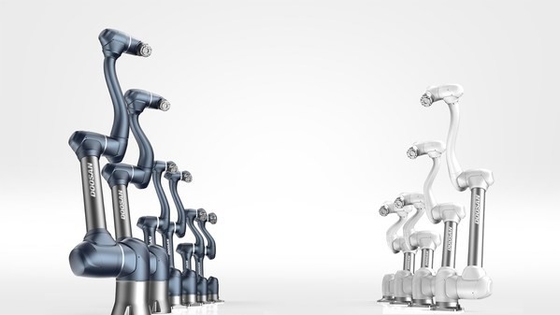 ذراع الروبوت Doosan Cobot A0912 مع قابض روبوت Onrobot لمنصة نقالة وروبوت التجميع