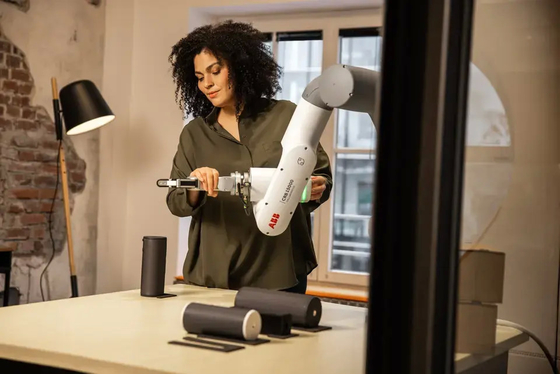 ABB GoFa CRB15000 Cobot مع SMC Electric Gripper 2-Finger Type LEHF Collaborative Robot