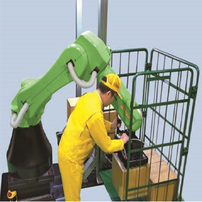 ذراع الروبوت الصيني Fanuc CR-4iA ذو 6 محاور مع مقبض إصبع Onrobot 2 ومنصة مناولة المواد