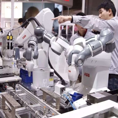 ذراع روبوتية مصغرة 6 محور ABB IRB 1200 مع CNGBS Robot Gripper للتعامل مع أتمتة الروبوت