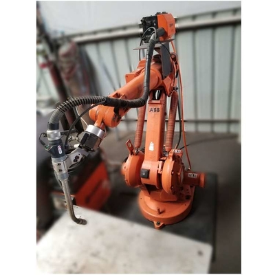 6 محور ذراع الروبوت ABB IRB 1410 مع محطة تنظيف بندقية CNGBS لأتمتة روبوتات اللحام
