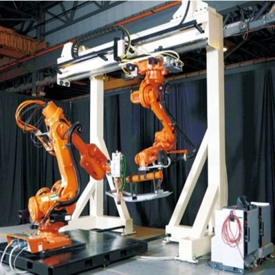6 محور ذراع الروبوت ABB IRB 1410 مع محطة تنظيف بندقية CNGBS لأتمتة روبوتات اللحام