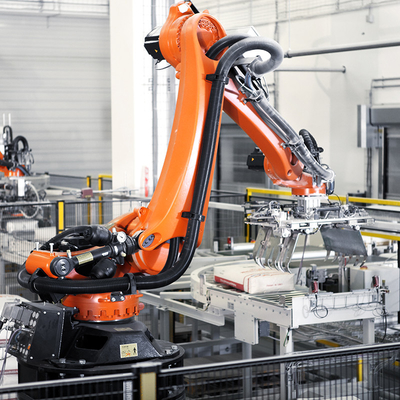 روبوت KUKA لتحليل الحوائط KR 240 R3200 PA مع قوالب توجيه CNGBS كذراع روبوت صناعي تلقائي