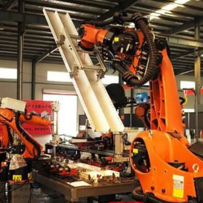 كوكا KR 210 R2700 الروبوتات الصناعية لتحديد المواقع مع CNGBS الدلائل الخطية لتجميع المحرك