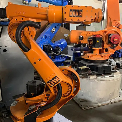كوكا KR 210 R2700 الروبوتات الصناعية لتحديد المواقع مع CNGBS الدلائل الخطية لتجميع المحرك