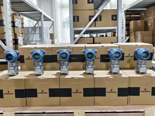 جهاز إرسال ضغط Rosemount 3051 بمدى 137.89 بار مع وحدة طاقة لمدة 10 سنوات