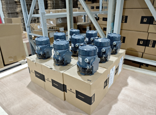 صمام تحكم مع محول Fisher 846 I/P ومفتاح الحد TopWorx GO Model 73 / Model 81 ومحدد موضع الصمام Fisher DVC6200 للتحكم عالي الدقة في البيئات القاسية