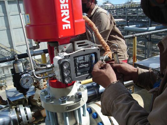 Flowserve Logix 3800e 3800 محدد موضع صمام رقمي Flowserve مورد قطع غيار صمام التحكم Flowserve السعر