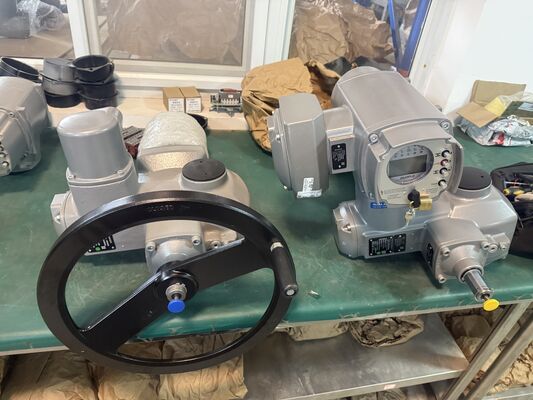 نطاق عزم دوران المحرك SA الجديد من 10 نيوتن متر إلى 32000 نيوتن متر مشغل الصمامات الكهربائية AUMA SA16.2-F16 المحرك متعدد الدورات وصمام الفراشة كيستون