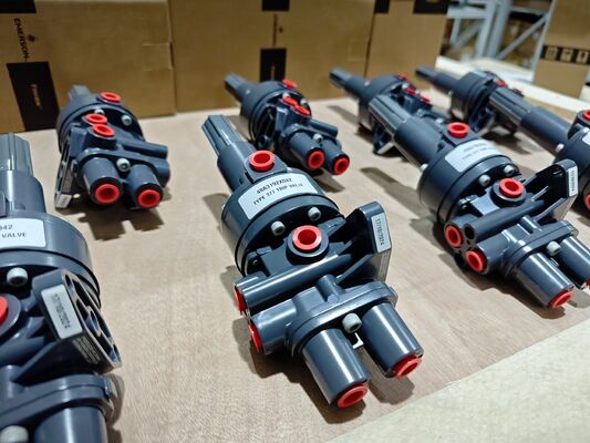 مرحل فيشر 377 ومحدد المواقع الذكي DVC6200 للتحكم في الصمامات عالي الثبات