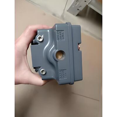 حزمة موقف الصمام المتردد 4-20 mA مسبقة التجميع مع NEMA 4X IP66 الحجرة للتحكم في موقف الصمام الهوائي