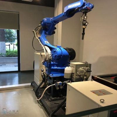 Motoman AR2010 Robot Arm 6 Axis YRC1000 Controller لـ TIG Welding Robot