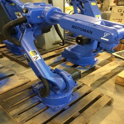 Motoman GP7 6 Axis Industrial Robot Arm المستخدمة في منصات نقالة الروبوت