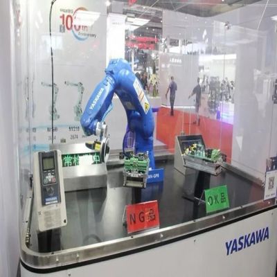 ذراع روبوت صناعي صغير Motoman GP7 تحكم YRC1000 لروبوت التعبئة والتغليف