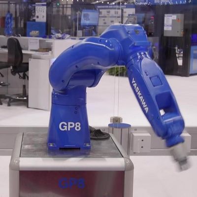 تجميع محرك عالي السرعة روبوت صناعي GP8 مع ذراع روبوتية حمولة 8 كجم كآلة اختيار ومكان