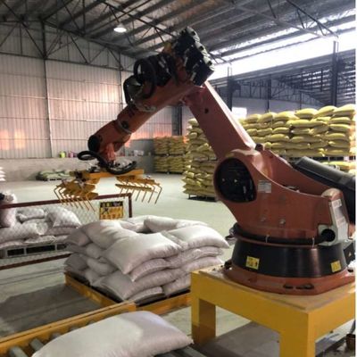 التعامل مع الذراع الروبوتية KR 470 PA مع مناور 5 محاور كروبوت صناعي