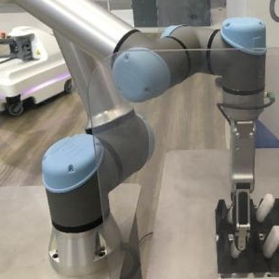 خفيف الوزن Cobot Robot UR 5e مع مناور حمولة 5 كجم كإنسان آلي تعاوني لاختيار ووضع آلة
