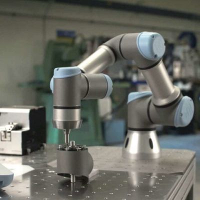 الذراع الروبوتية الأوتوماتيكية ذات 6 محاور UR5e للتحميل والتفريغ واختيار ووضع الروبوت