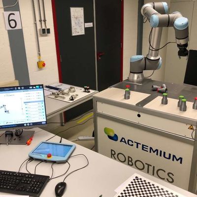 UR Robot UR10e 6 محور الذراع الروبوتية للرقص والأتمتة التعامل كروبوت تعاوني
