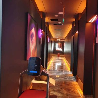 خدمة المطاعم الروبوت Zhaocaibao لتسليم الطعام الآلي كروبوت تسليم الطعام