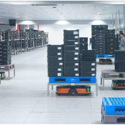 AGV Robot Q3-600C الحمولة المفيدة 600kg مع CNGBS الذراع الروبوتية الكوبوتية لمشروع الأتمتة كAGV